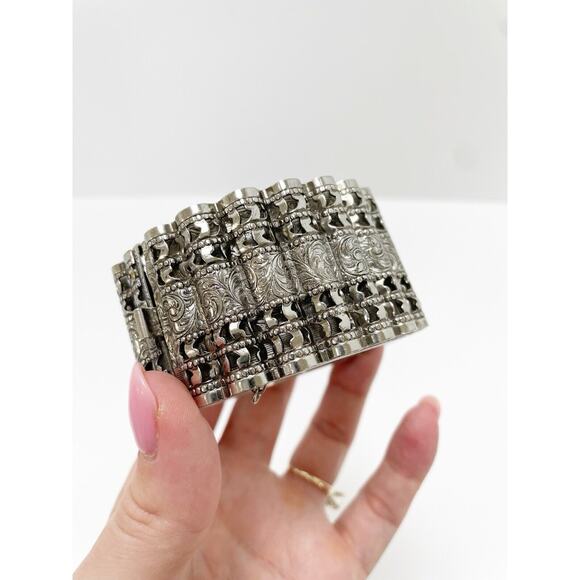 Vargas Victorian Style Pierced Repoussé Silver Clamper Bracelet Cuff Vintage - Picture 3 of 12